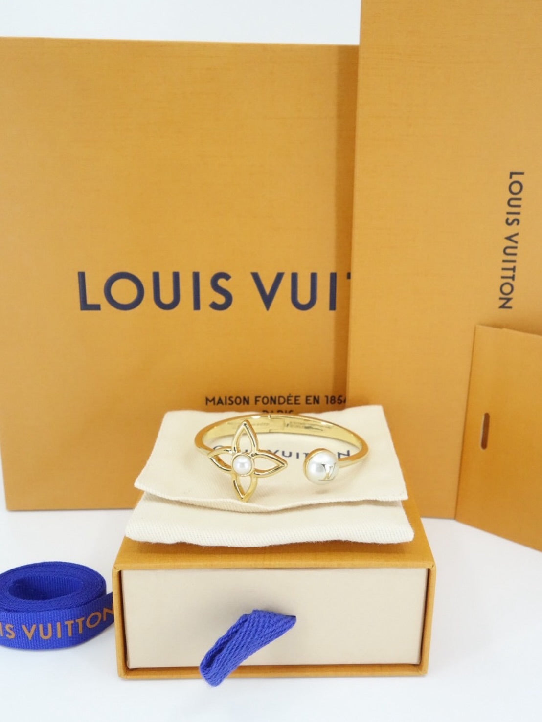 Louis Vuitton Pearly Flower Bracelet